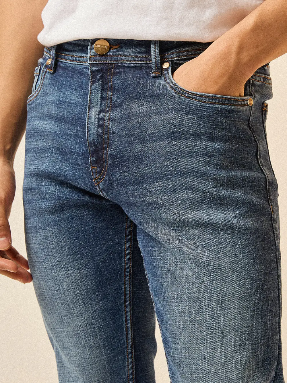 Weekend Profile Stretch Pocket Lightweight Jeans