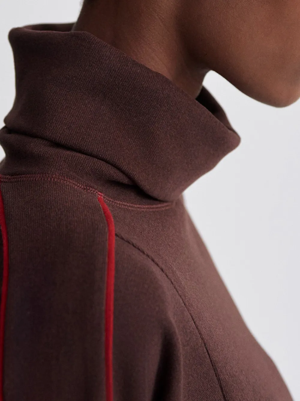 Stylish Turtleneck Contrast-Piped Sweatshirt