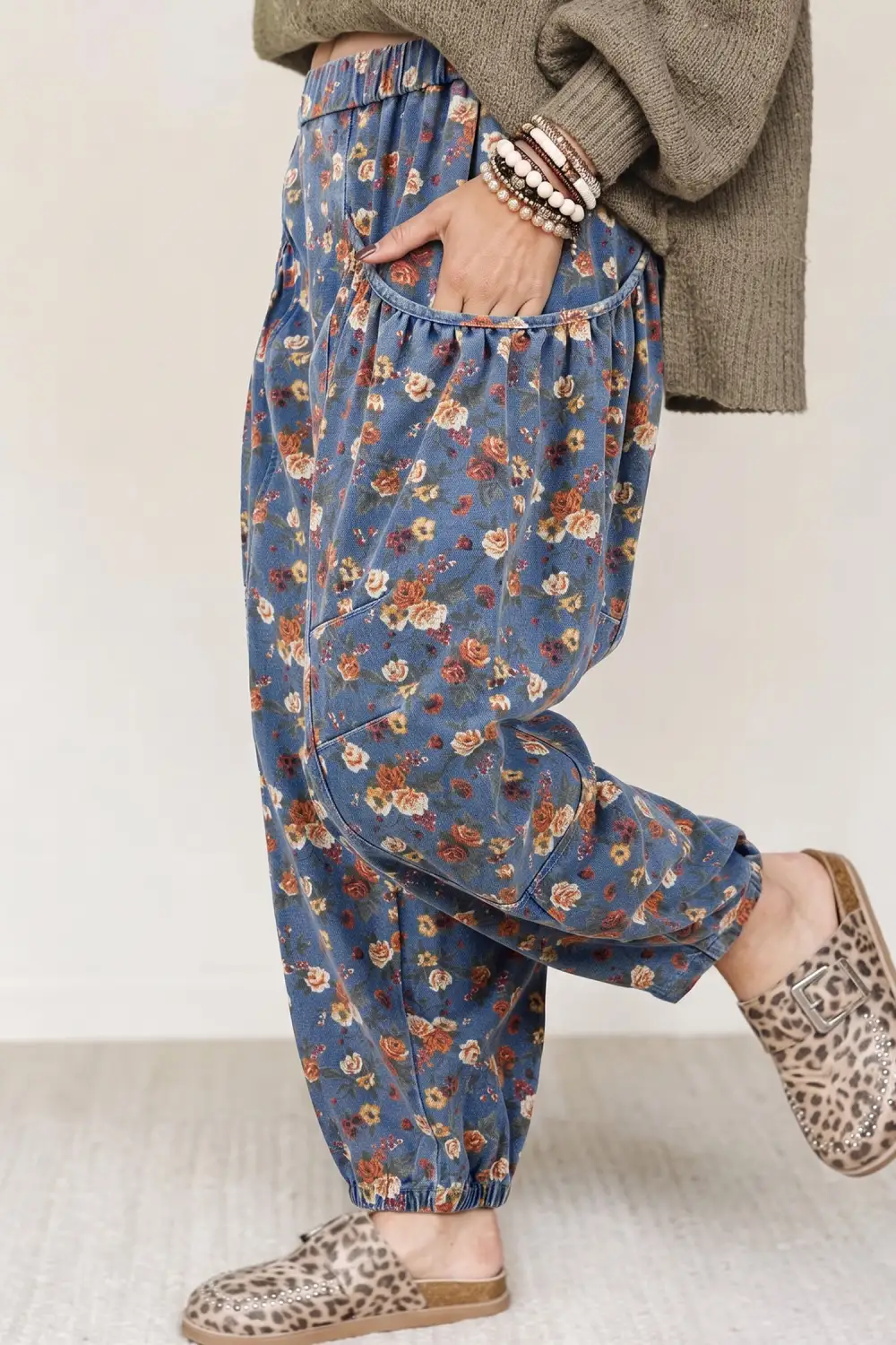 Women's Retro Floral Print Elastic Waist Pocketed Barrel Jeans