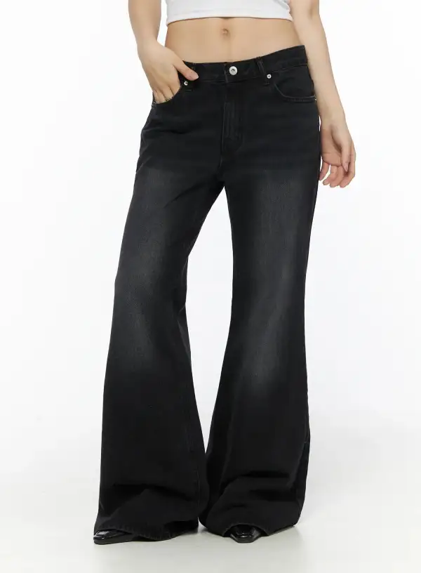 Wide-Fit Flare Jeans