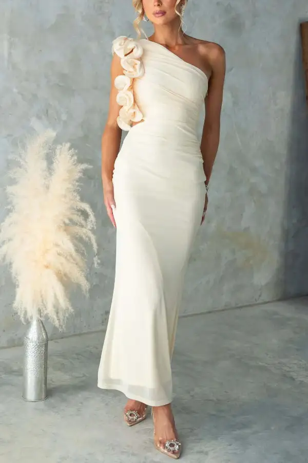 Sophisticated Sleeveless And Flowing Maxi Skirt