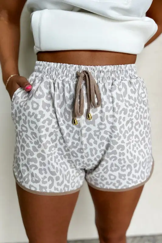 Relaxed Elastic Waist Lace Trim Shorts