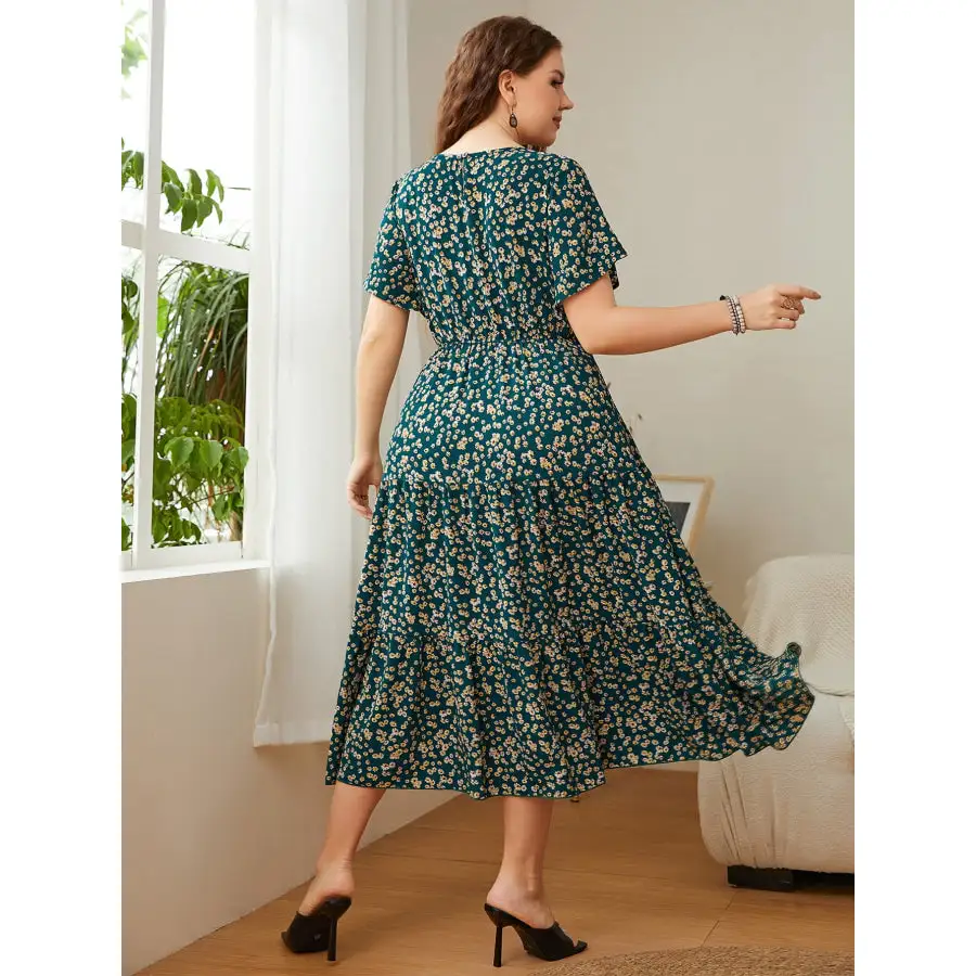 Plus Size Round Neck Short Sleeve Midi Dress