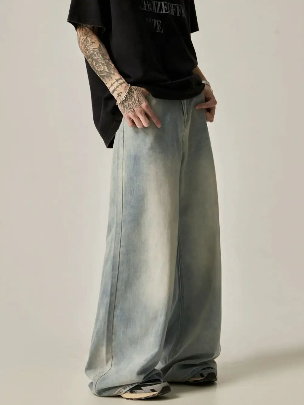 Ultra-Wide Bleached Jeans