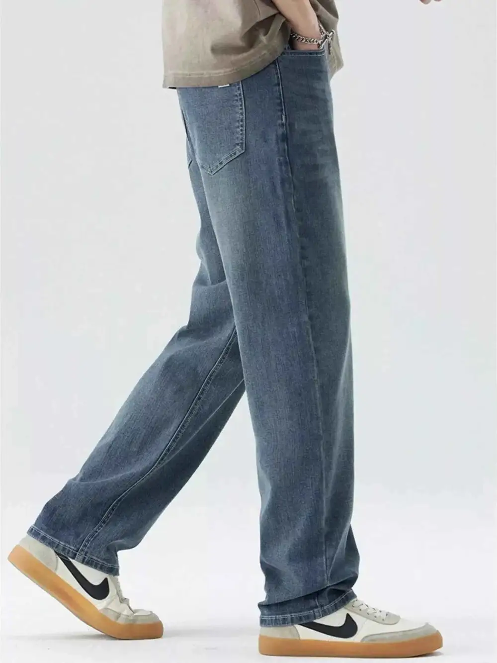 Wide Leg Jeans with Pockets