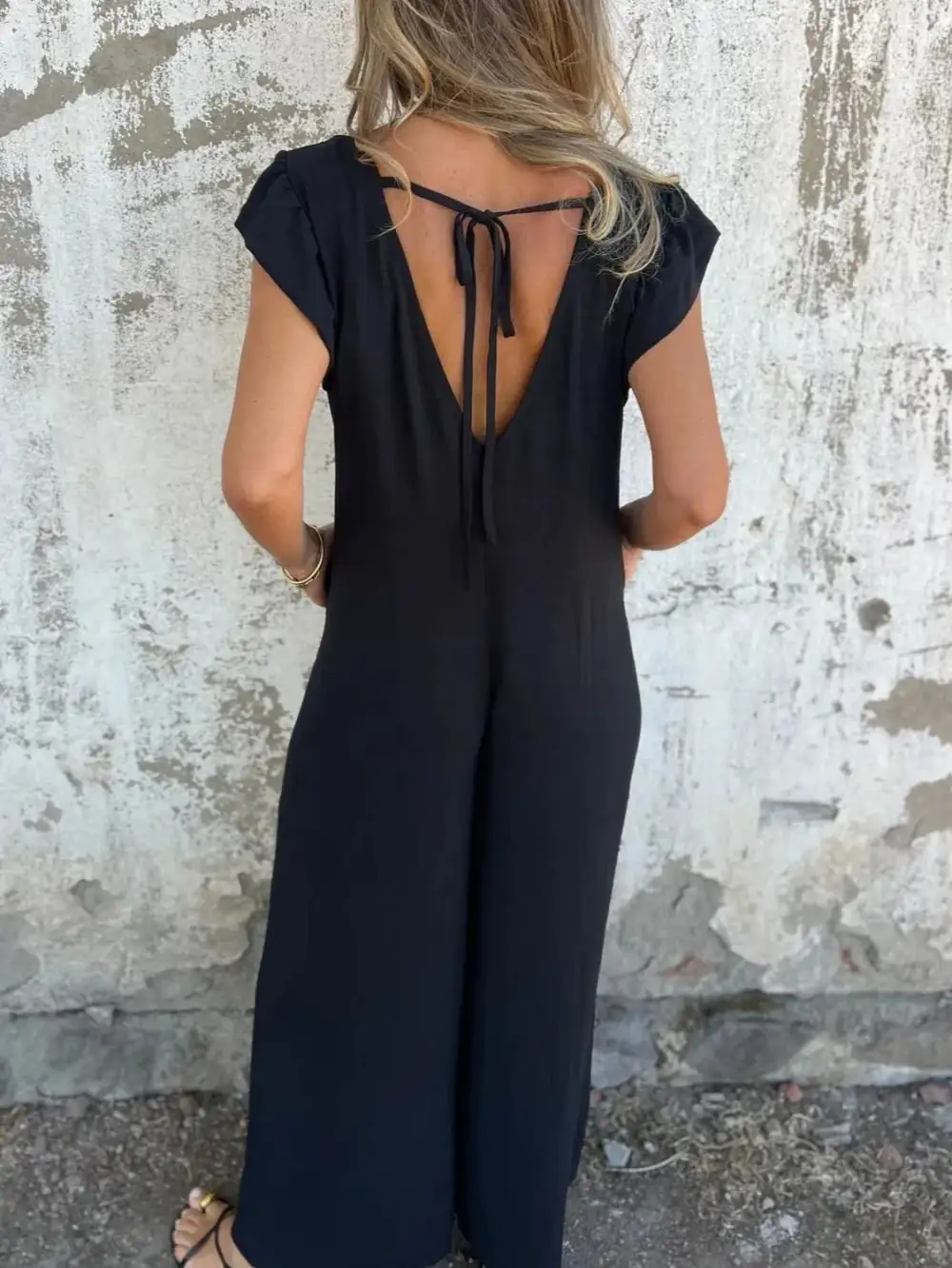 Plus Size V Neck Cap Sleeve Accessory