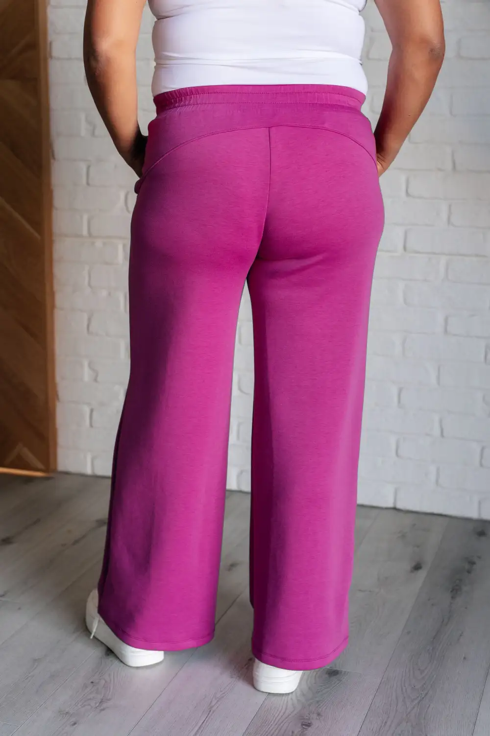 Resort Travel Wide Leg Crop Pants In Magenta