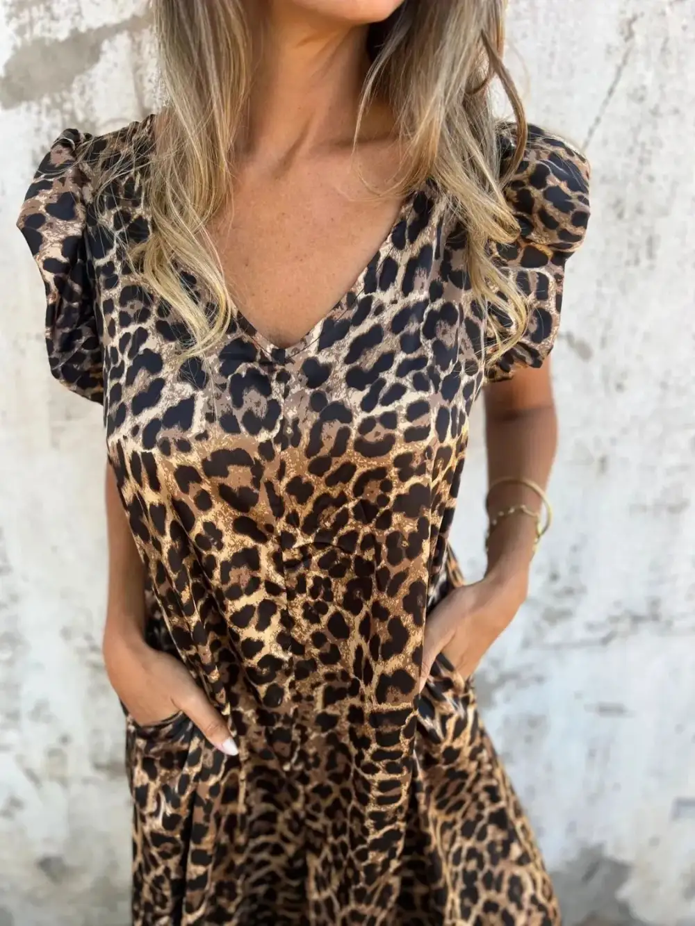 Plus Size V Neck Cap Sleeve Accessory