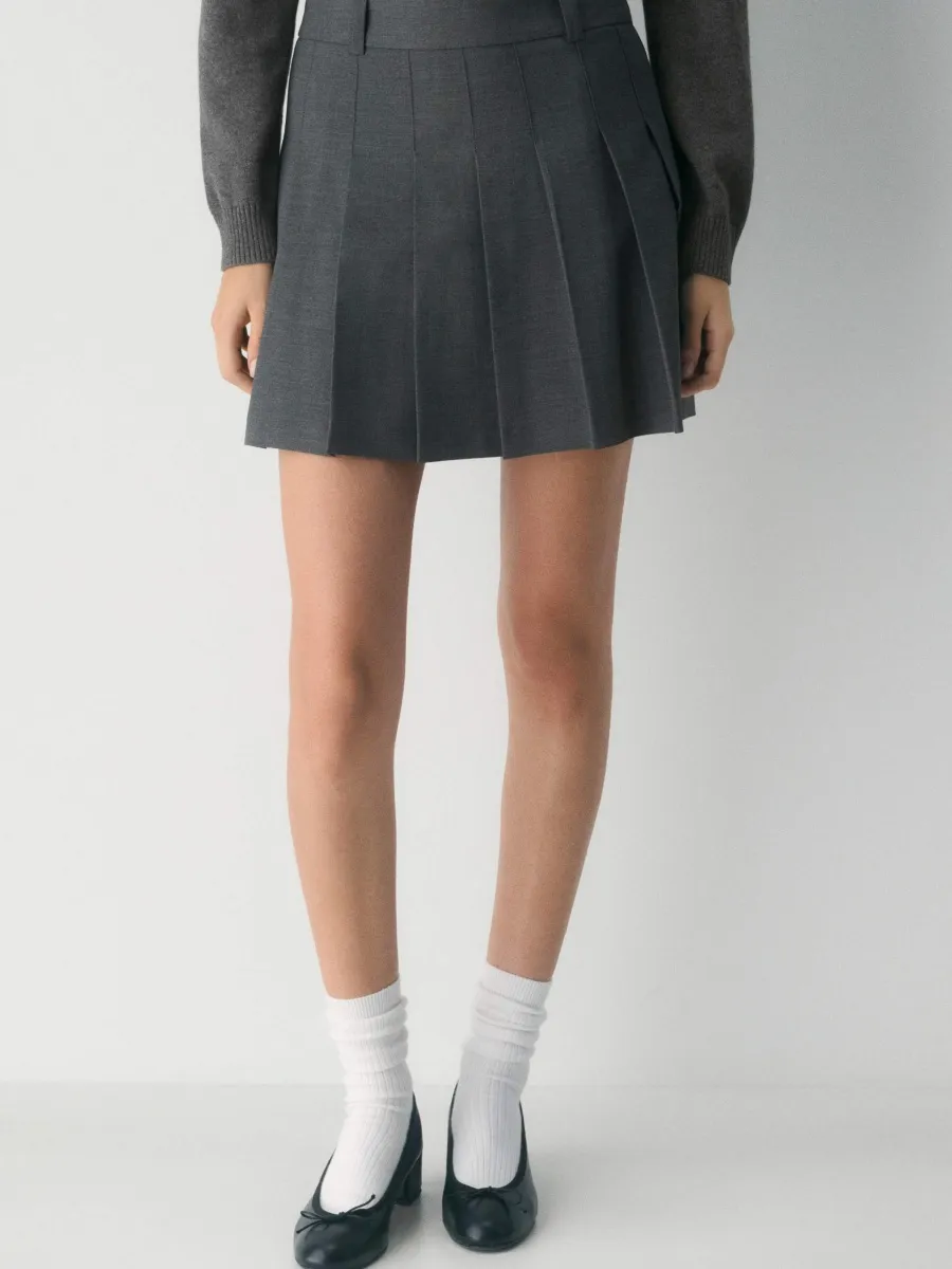 Minimalist High-Waist Pleated Skirt
