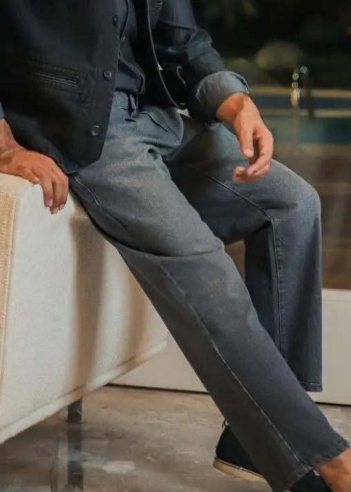Straight-Leg Breathable Pleated Jeans