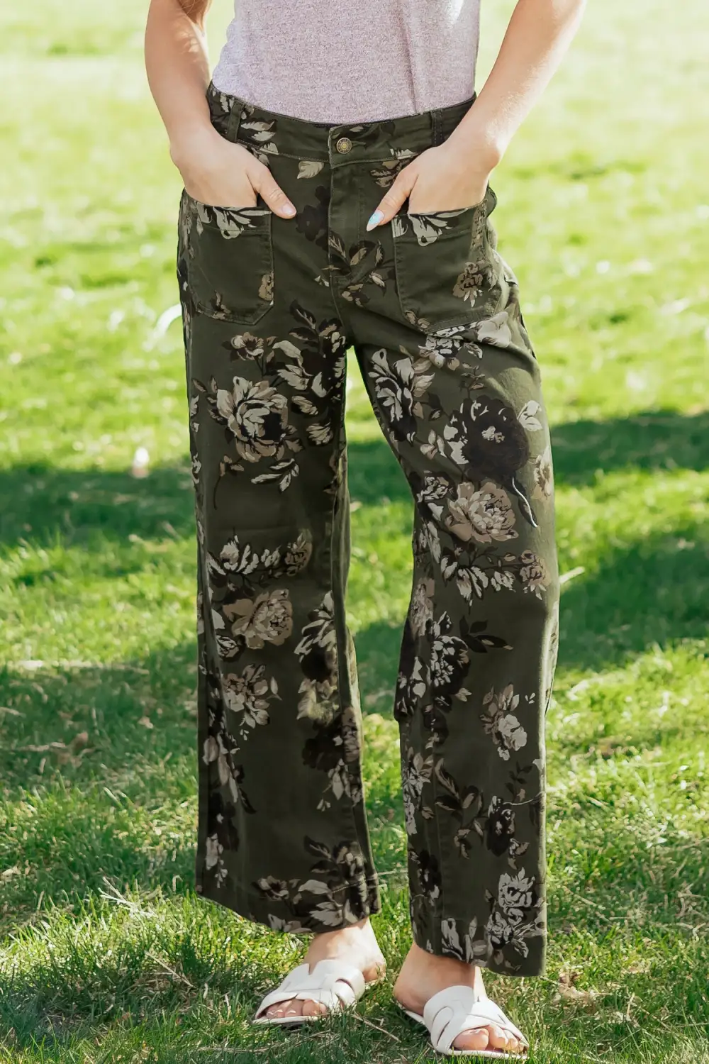 Women's Vintage Floral Print Square Patch Pocket Raw Hem Shift Jeans