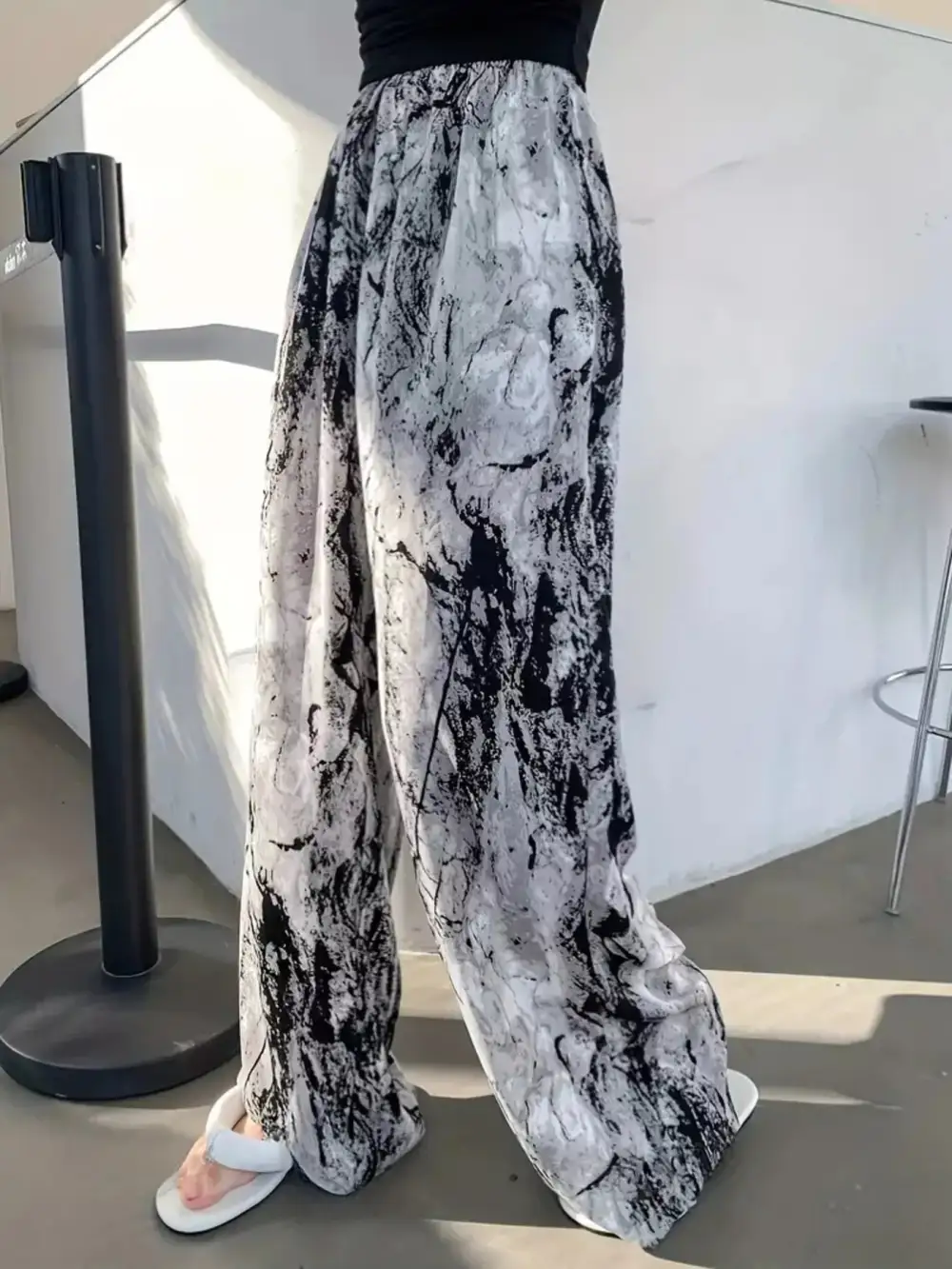 Relaxed Abstract Print Wide Leg Pants