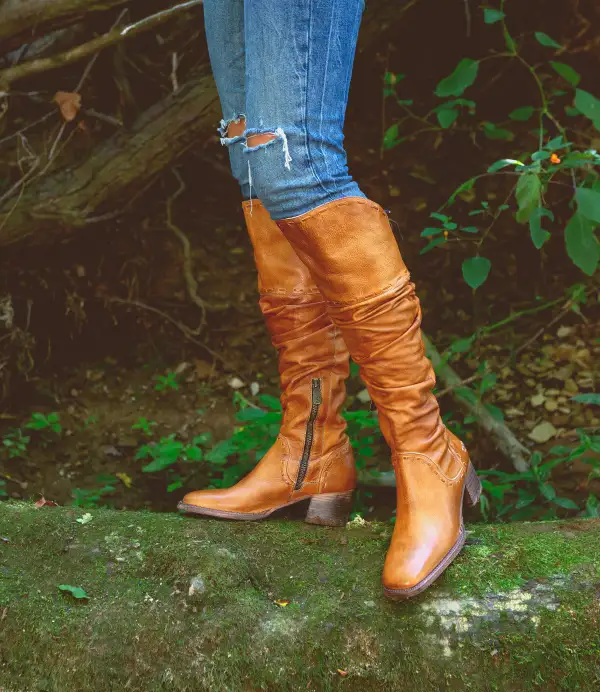 Ruched Contrast-Stitched Everyday Boots