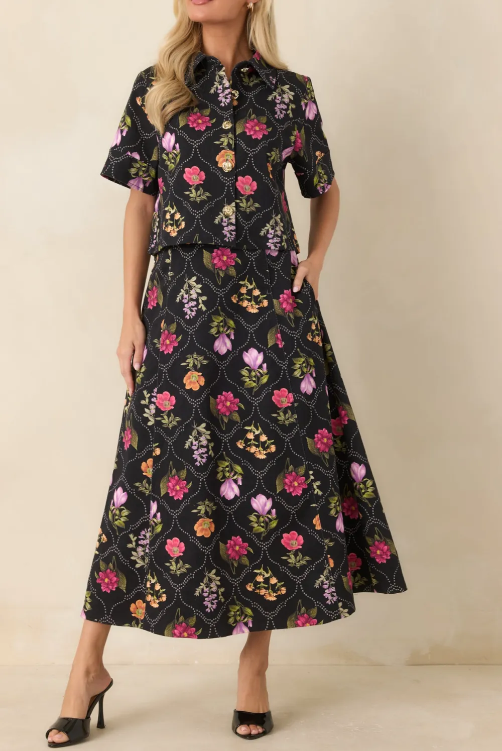 Button-Front Short-Sleeve Cropped Floral Top