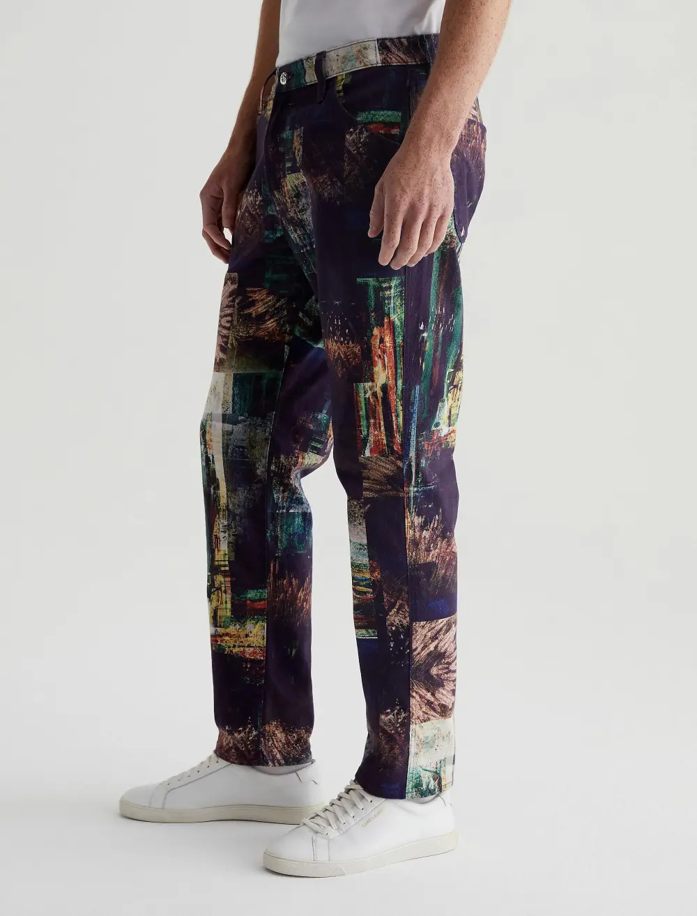 Men's Relaxed Tapered Stretch Jeans