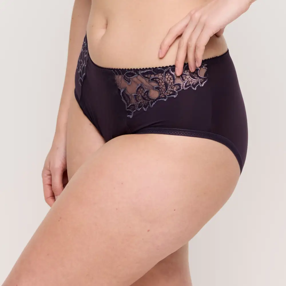 Women's Flat Seams Elastic Waistband Cotton Gusset Cotton Retro Detail Soft Fabric Brief Panty