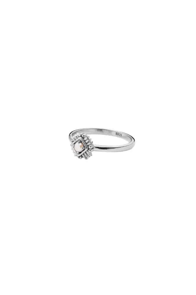 Pearl Delicate Ring