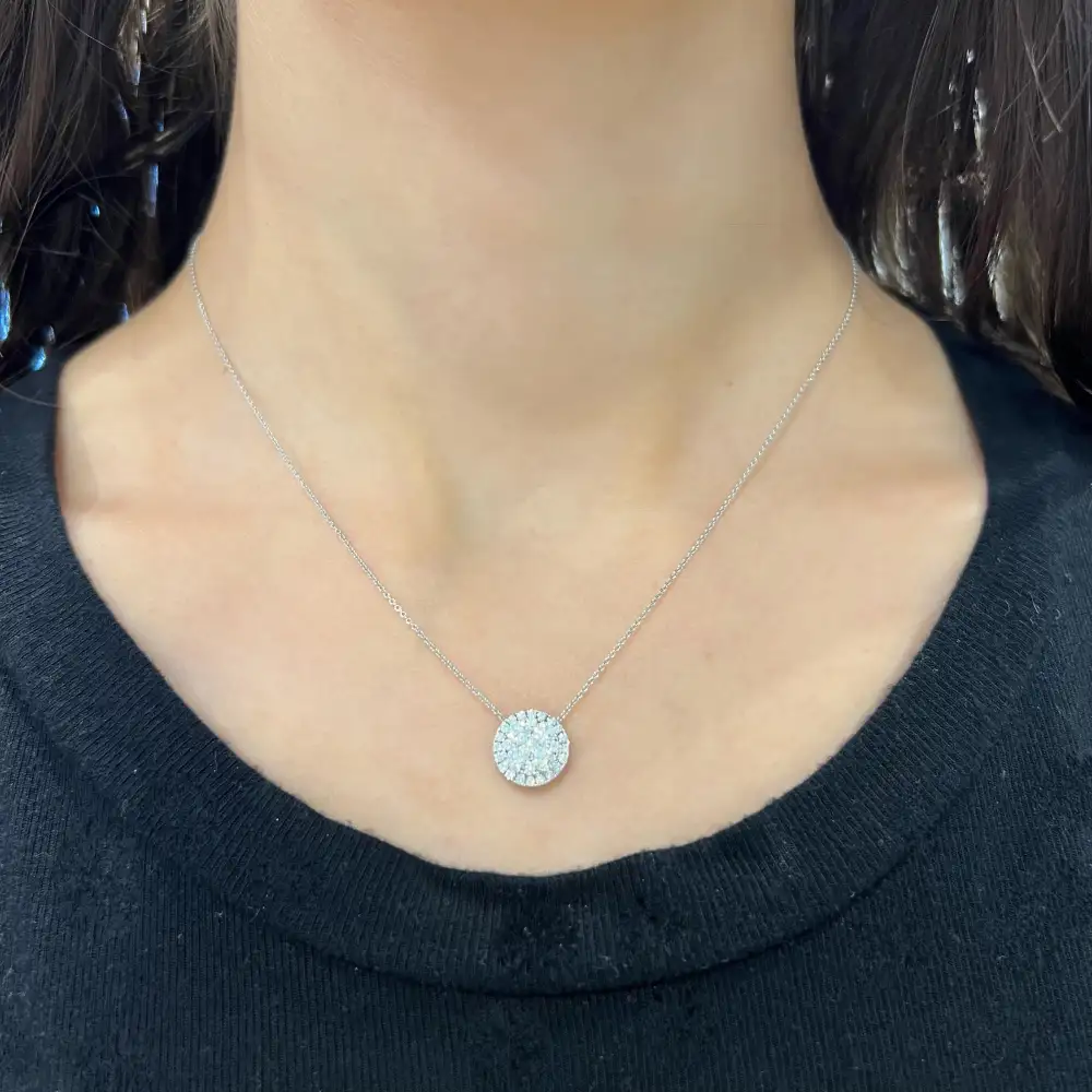 Elegant Luminous Classic Diamond Necklace