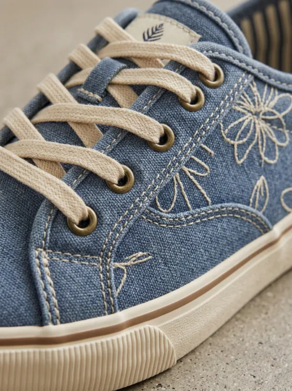 Daily Floral Botanical Design Men's Canvas Shoes