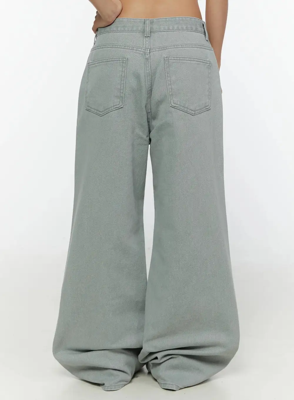 Wide-Fit Pocketed Wide-Leg Jeans