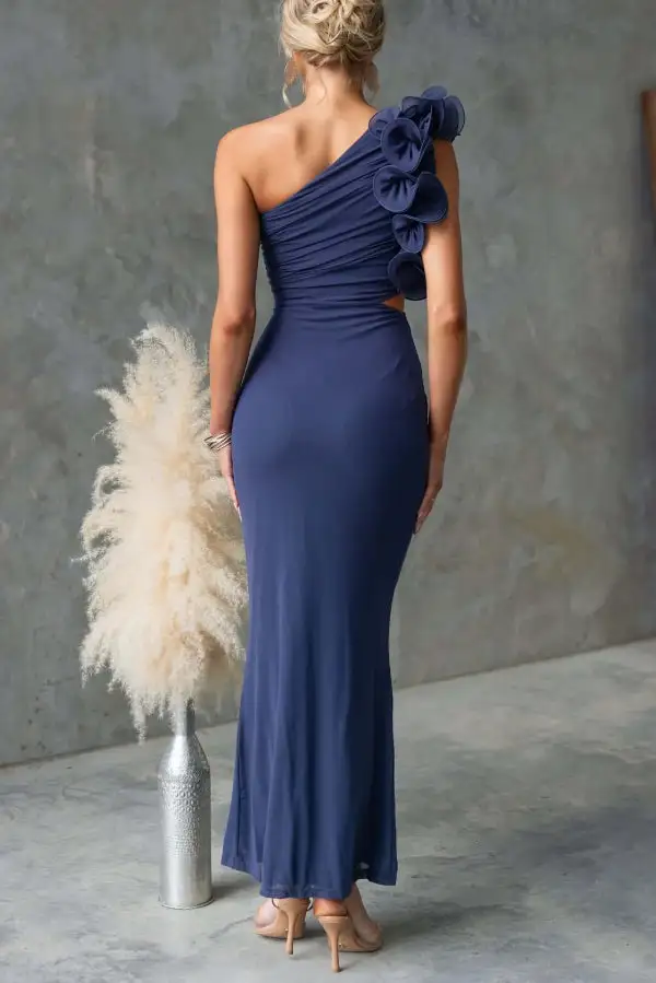 Sophisticated Sleeveless And Flowing Maxi Skirt