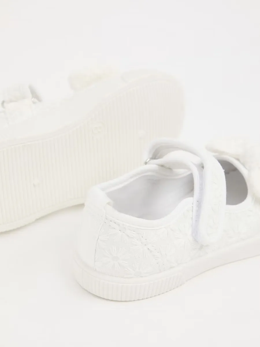 White Embroidered Flower Mary Jane Shoes