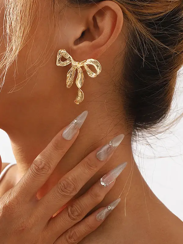 Expressive Pearl-Inspired Drop Earrings