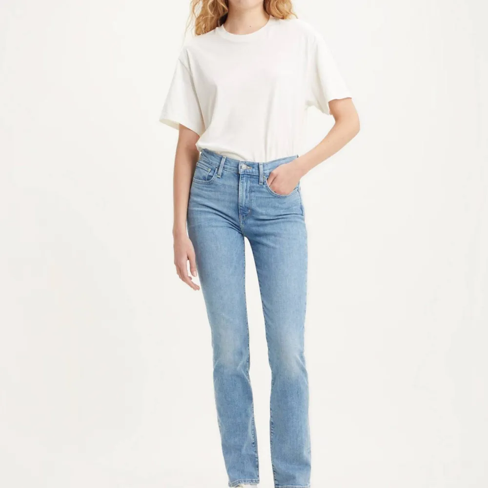 Straight-Leg High-Waist Women's Jeans