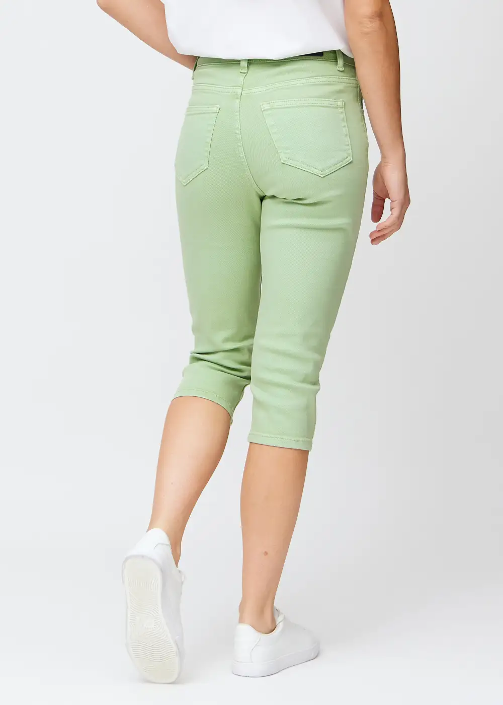 Classic High-Waist Pocketed Slim-Fit Stretch-Fabric Capri Trousers