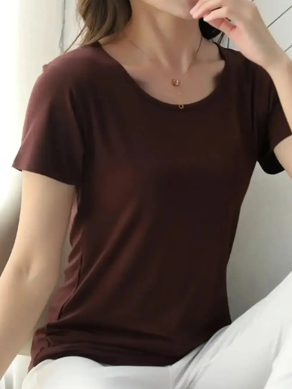 Delicate Round-Neck Short-Sleeve T-Shirt
