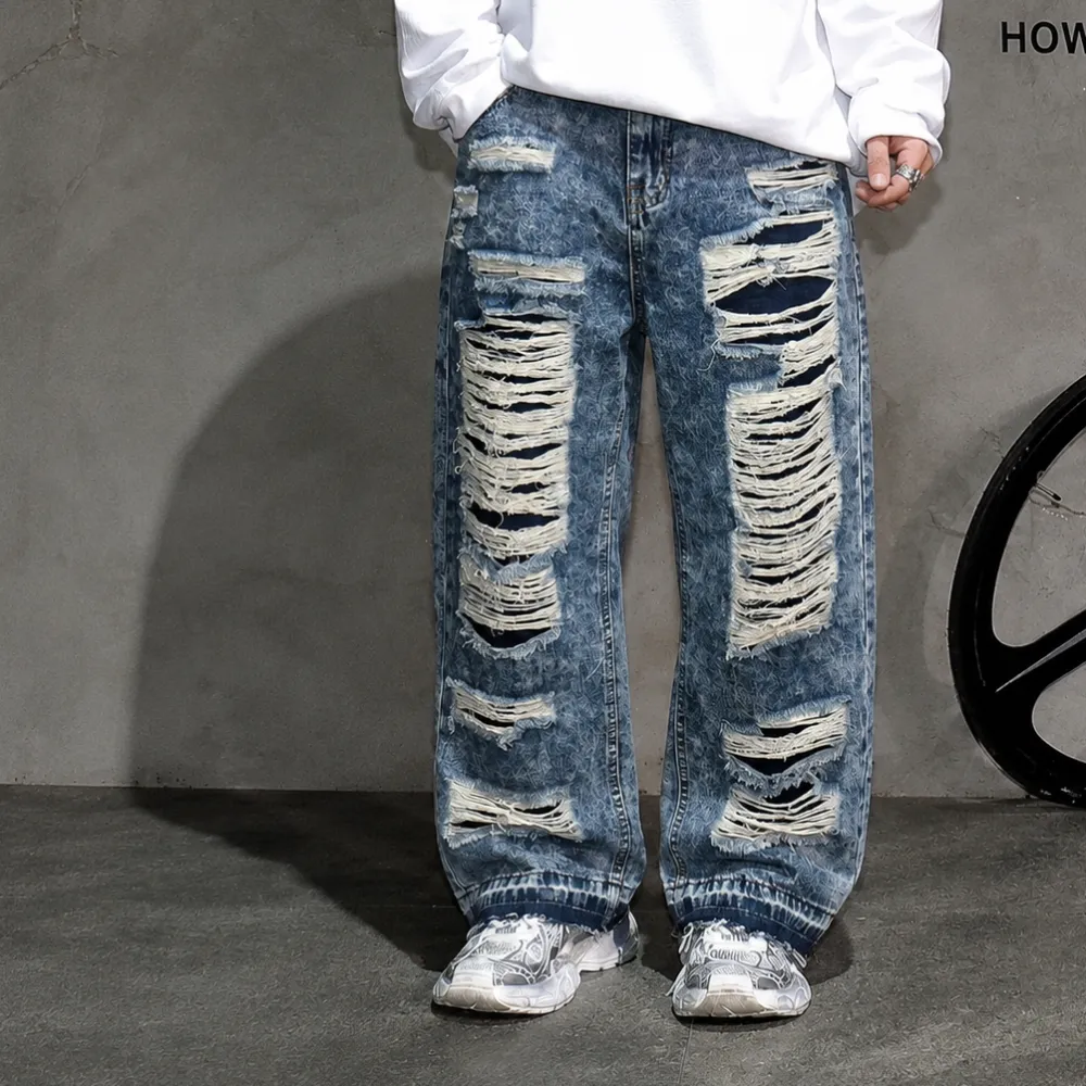 Distressed Wash Relaxed Jeans