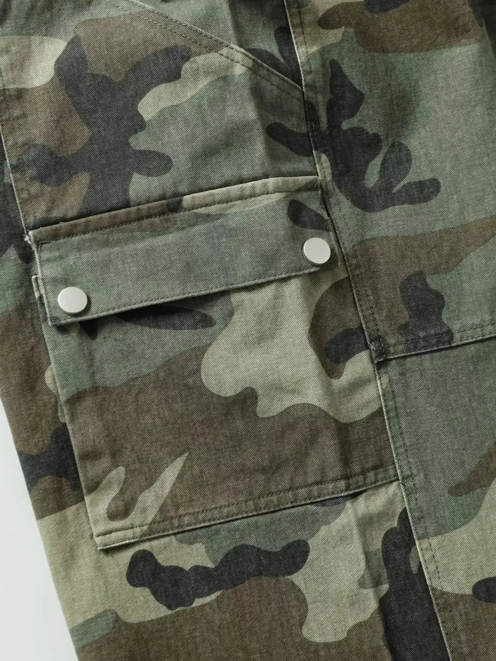 Textured Men's Camouflage Cargo Pants