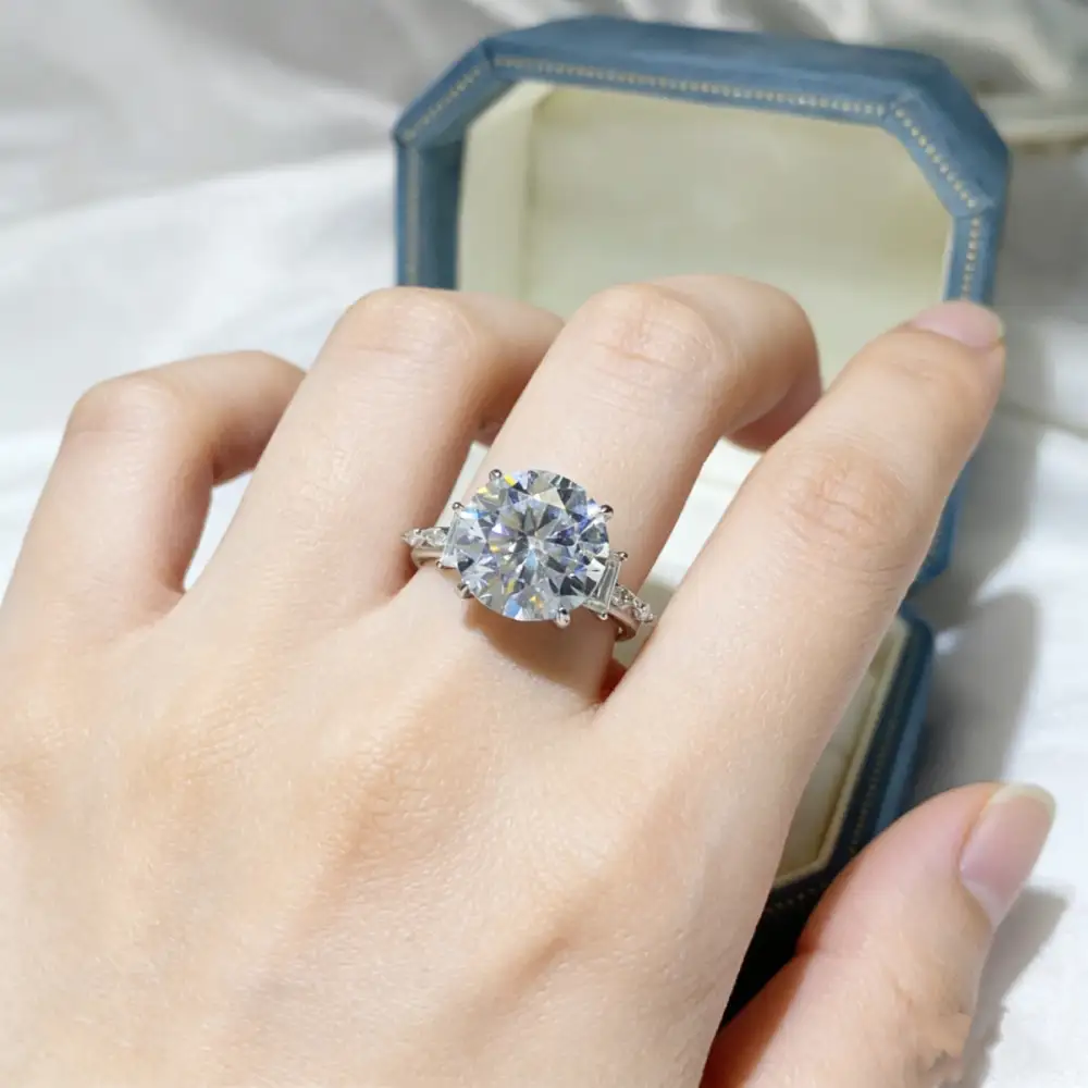 Daily Wear Moissanite Ring