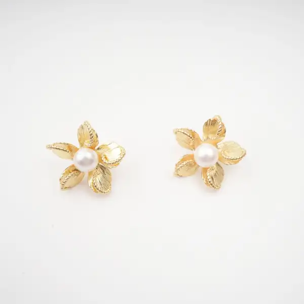 floral faux-pearl stud earrings