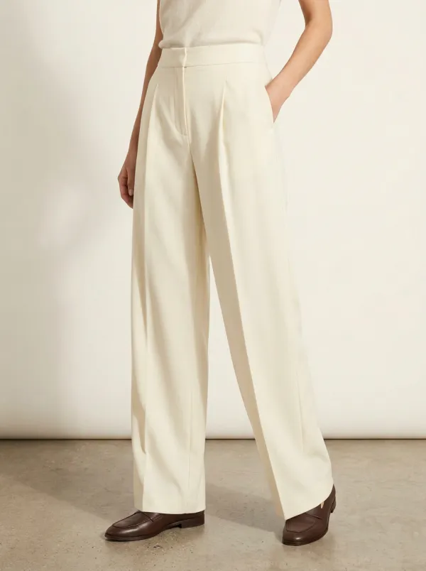 Minimal Detail Pleated Wide-Leg Trousers