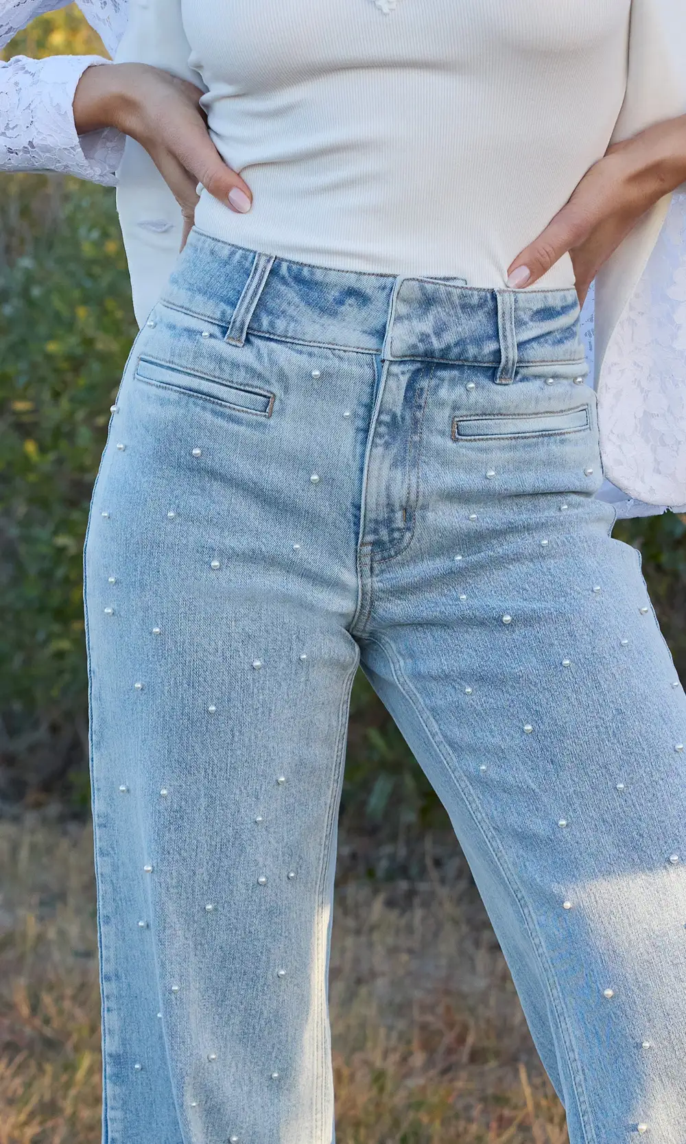 Light-Colored Premium Wide-Leg Jeans