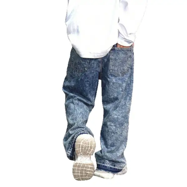 Distressed Wash Relaxed Jeans