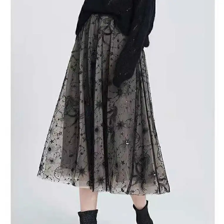 Streamlined A-Line Midi Skirt With Sequin Embroidery And Tulle
