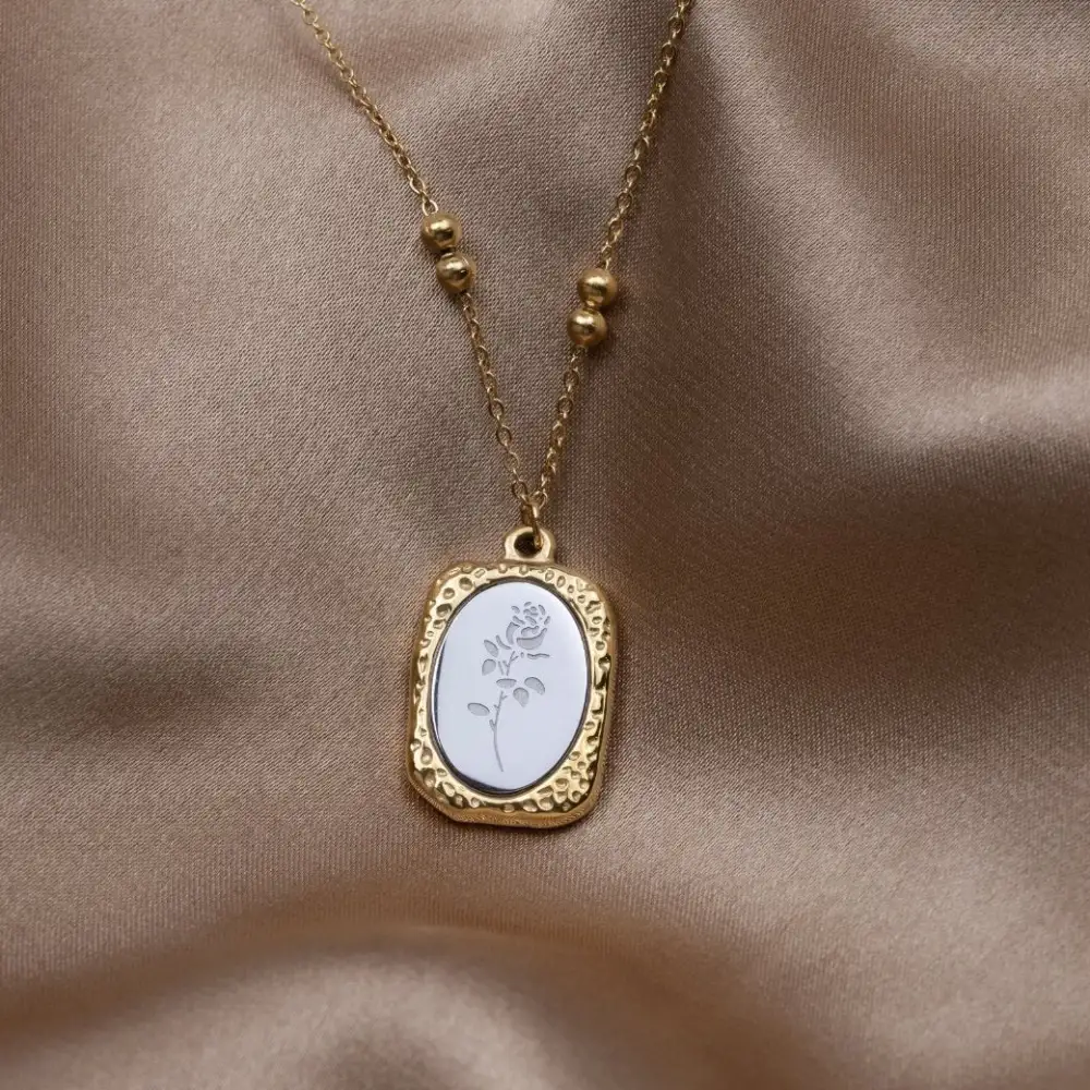 Minimal Pendant Necklace