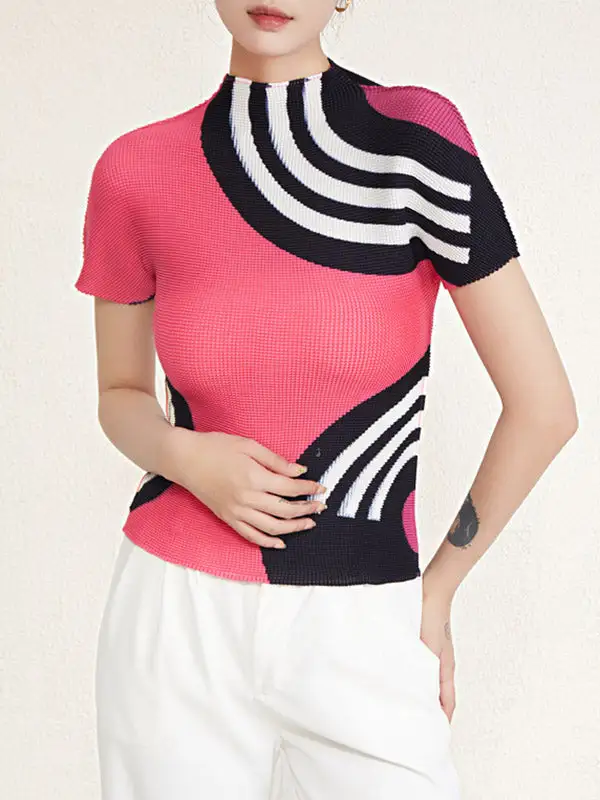 Short Sleeve Contrast Print Mock Neck T-Shirt