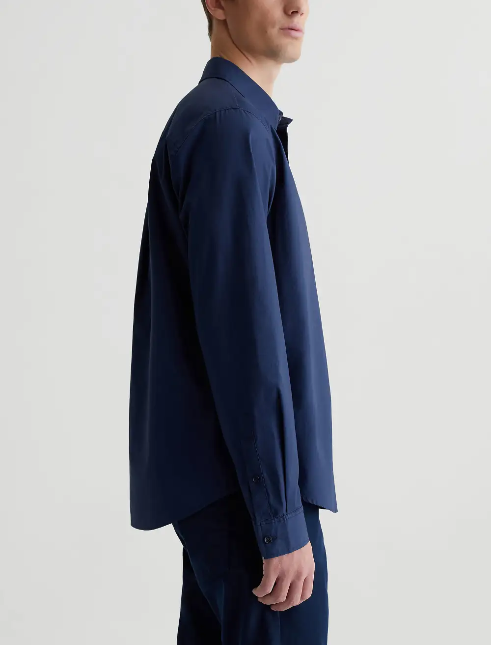 Men's Classic Fit Long Sleeve Button-Up Shirt
