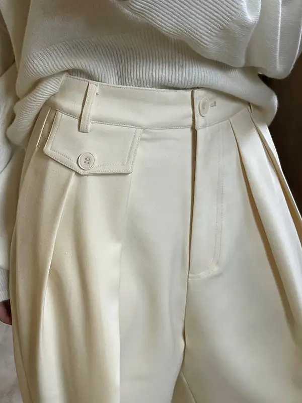 Women's Loose Fit Pleated Pants