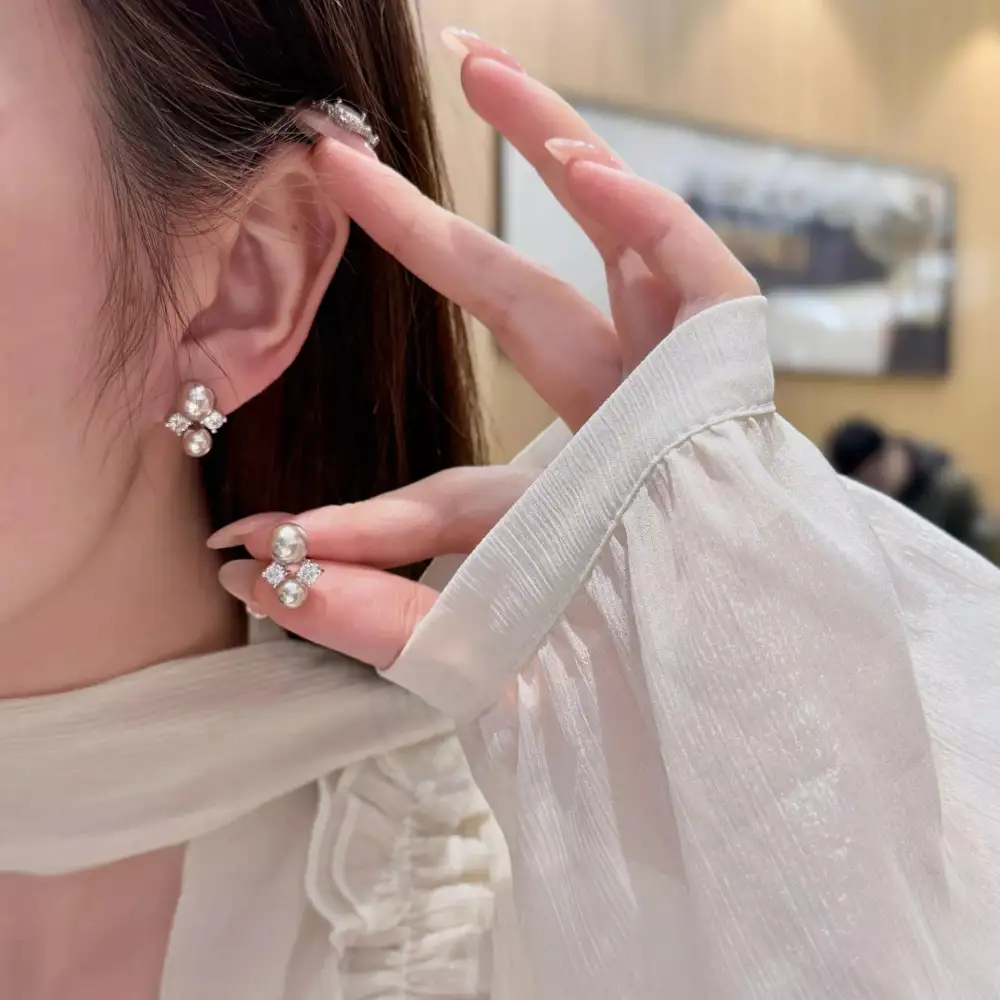 Women's Mid-Length Pearl Stud Earrings