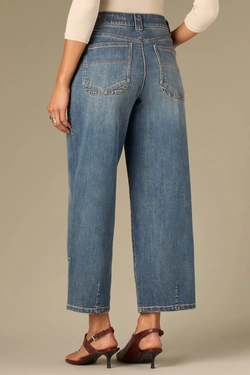 High Rise V-pocket Barely Barrel Petite Jeans Front