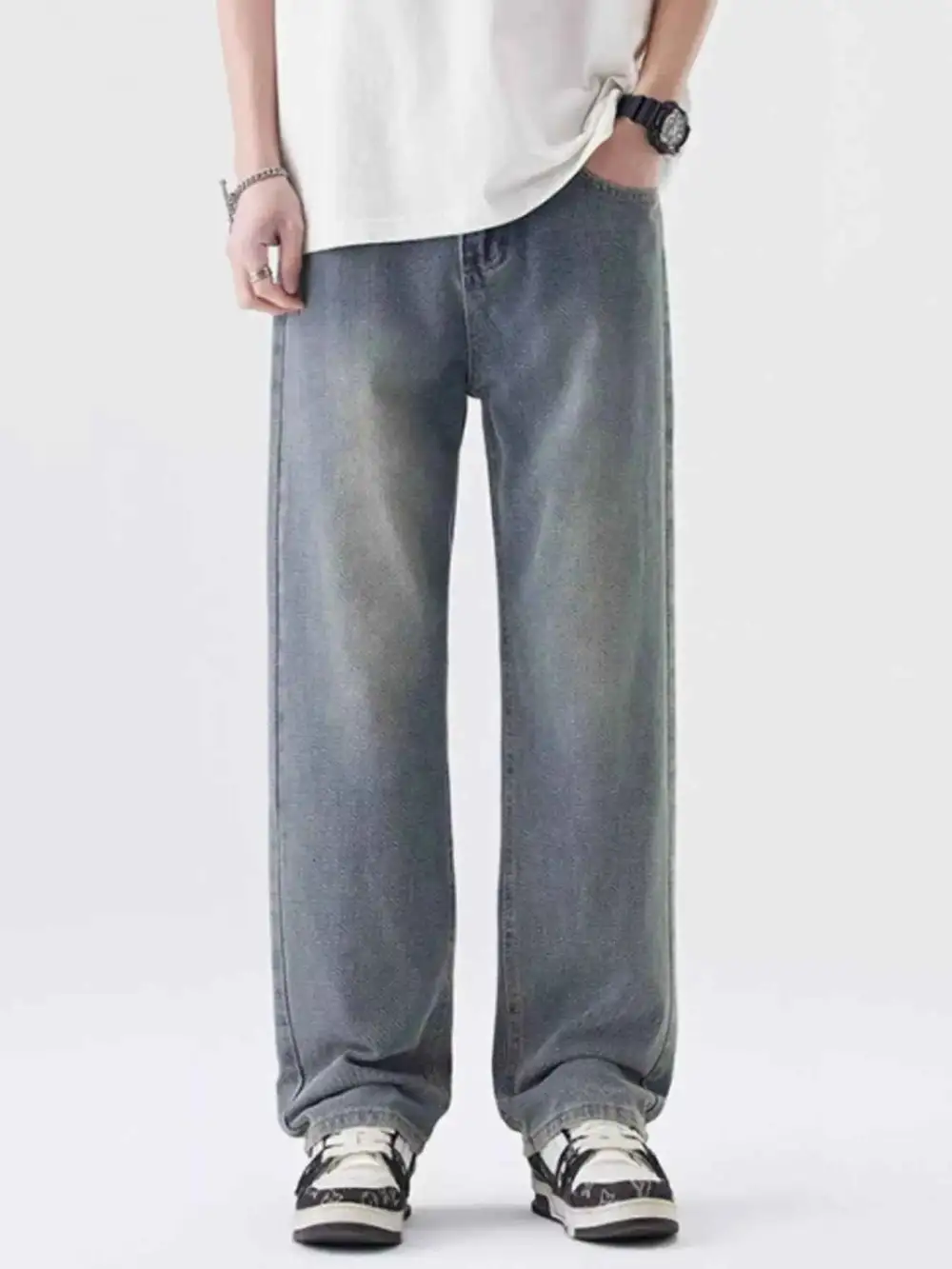 Relaxed Wide Leg Jeans