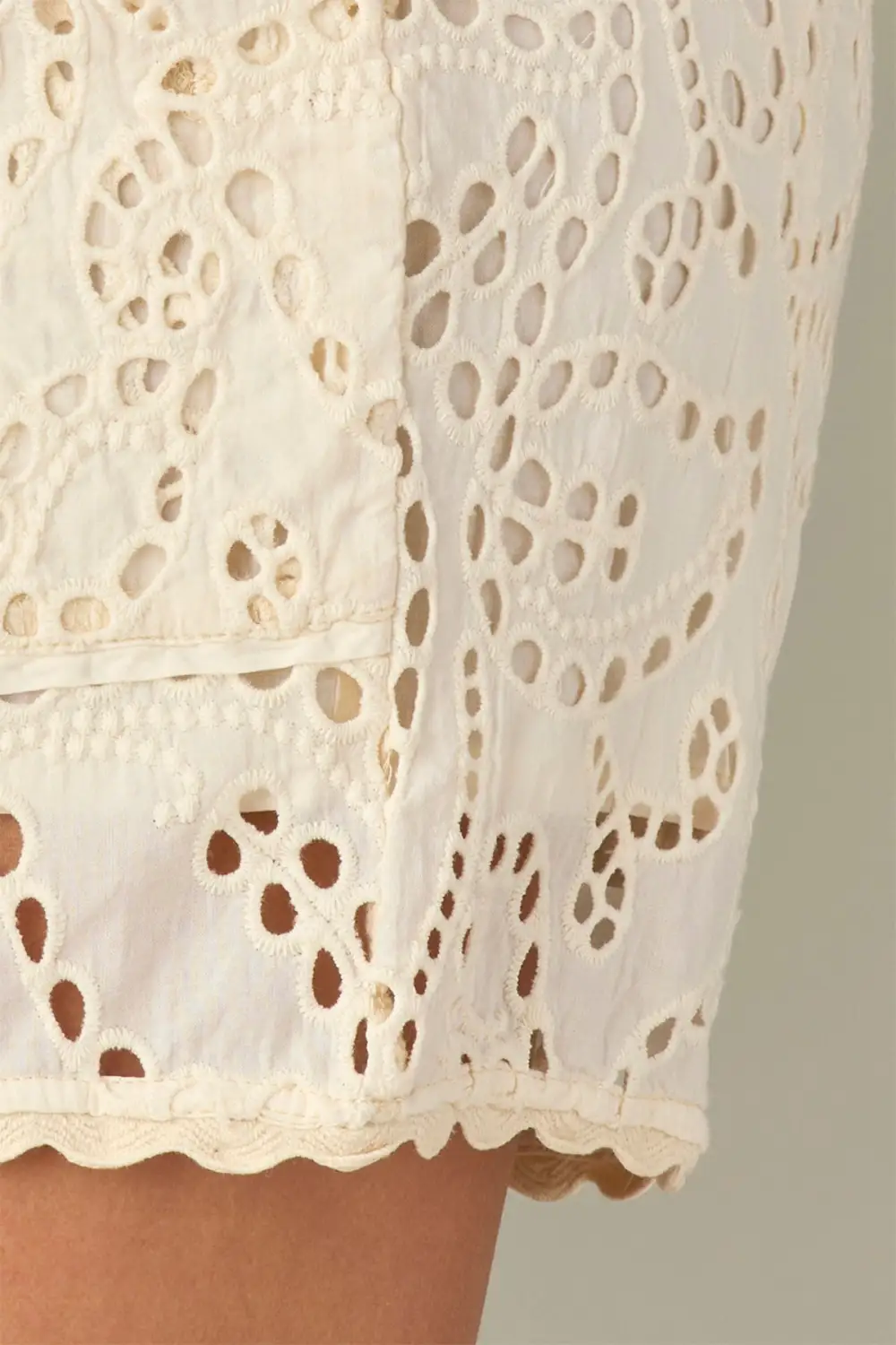 Patch Pocket Eyelet Petite Glider Shorts Scallop