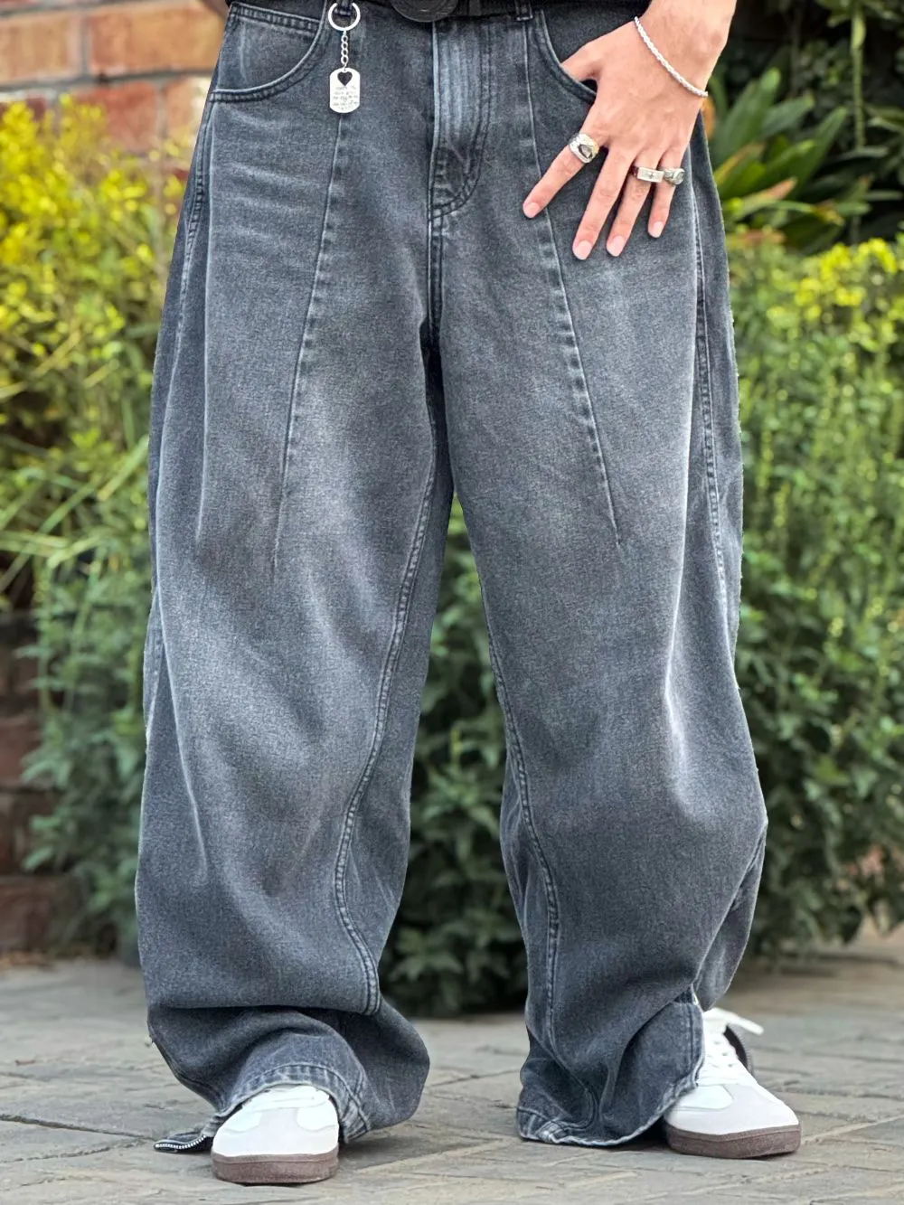 Barrel-Fit Distressed Baggy Jeans