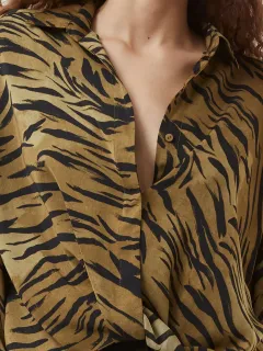 Trendy And Fashionable Striped Lapel Shirt