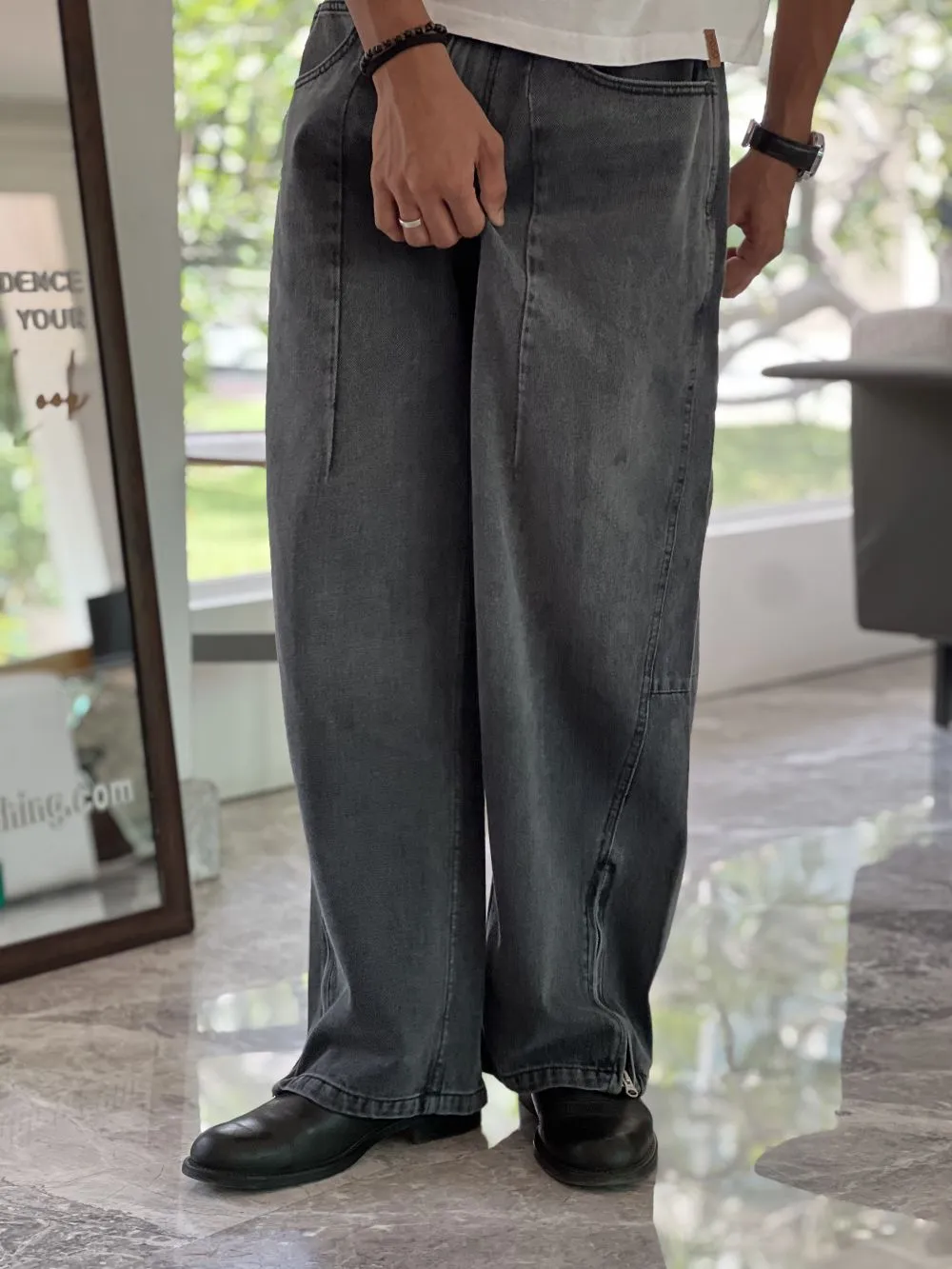 Barrel-Fit Distressed Baggy Jeans