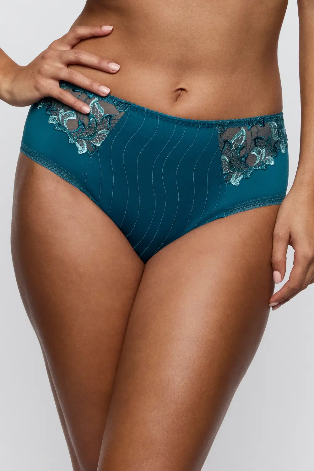 Women's Flat Seams Elastic Waistband Cotton Gusset Cotton Retro Detail Soft Fabric Brief Panty